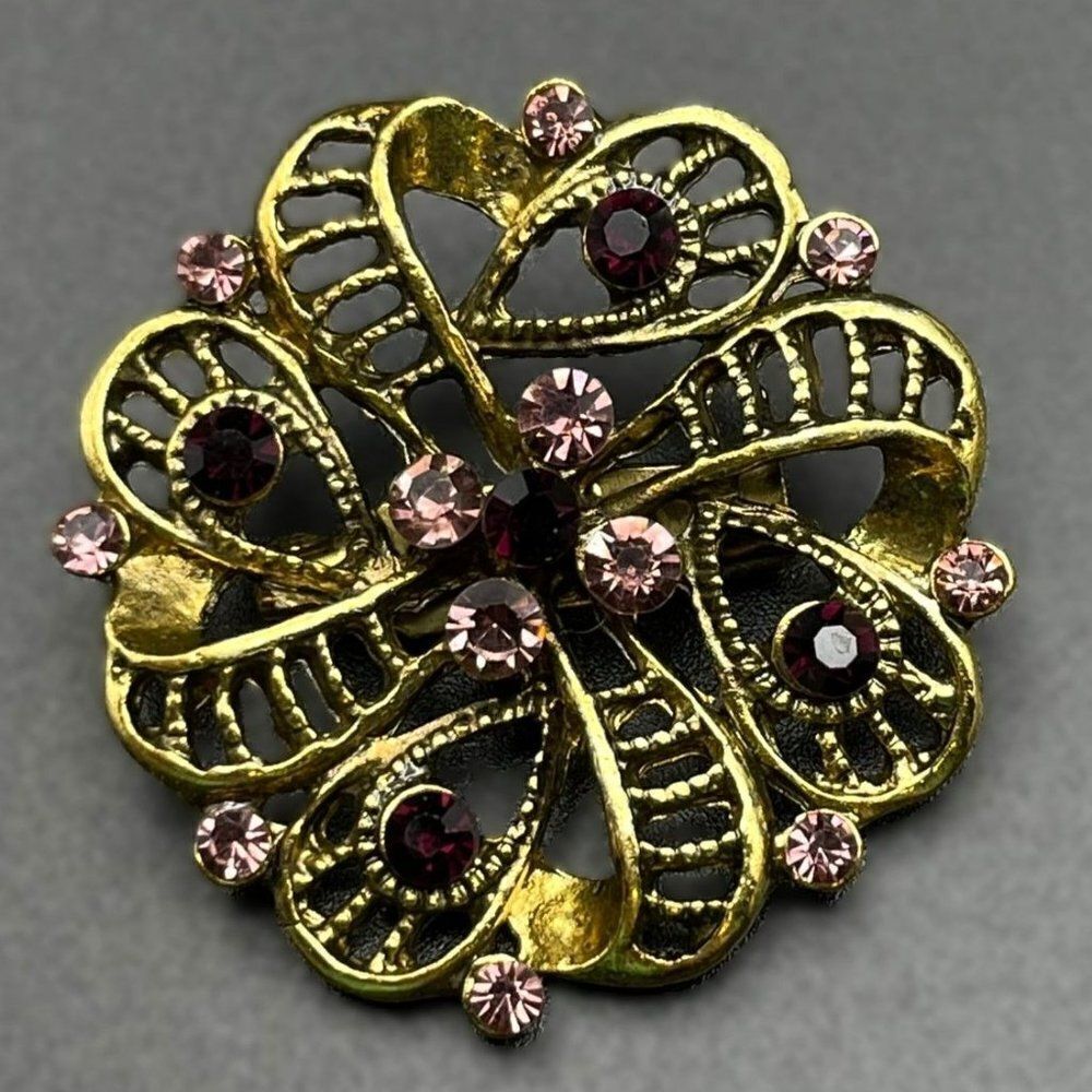 Yellow Gold with Light and Dark Purple Amethyst Crystal Flower Pin Back Brooch